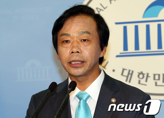 이완영 새누리당 의원. 2012.8.22/뉴스1 © News1 이종덕 기자