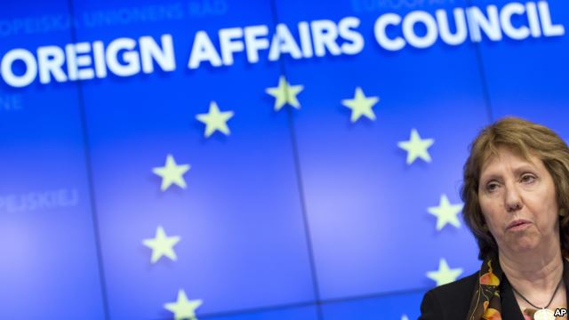 10일 벨기에 브뤼셀에서 유럽연합 각료이사회가 열린 가운데, 캐서린 애슈턴 유럽연합 외교안보 고위대표가 기자회견에서 발언하고 있다.