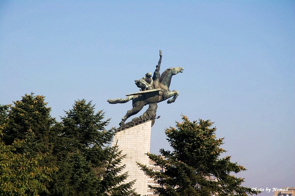 북한에서 유명한 천리마 기념비