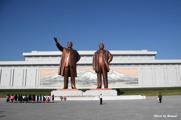 만수대 김일성과 김정일 동상, 세계에서 가장 높은 동상이라고 한다.