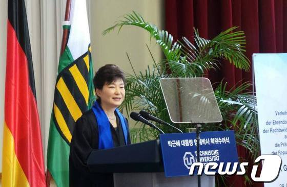 박근혜 대통령이 지난달 28일 독일 작센주 드레스덴공대에서 드레스덴 통일 구상을 밝히고 있다. (청와대) 2014.3.28/뉴스1 © News1 박철중 기자