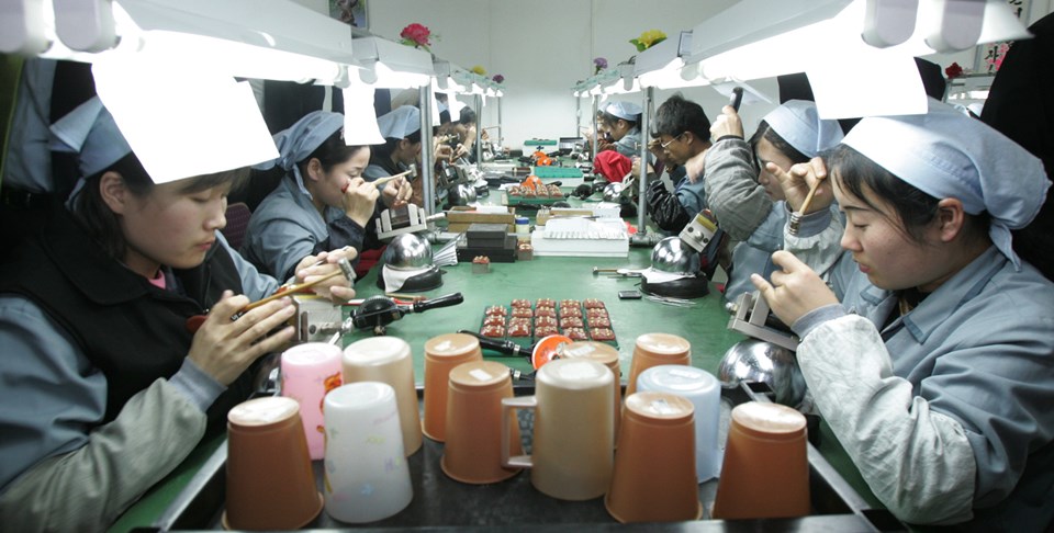 2007년 3월26일 북한 개성공단내 남한 시계공장에서 북한 근로자들이 일하고 있다. /조선일보 DB[출처] 본 기사는 조선닷컴에서 작성된 기사 입니다