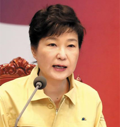 박근혜 대통령이 22일 청와대 영상회의실에서 제1회 을지국무회의를 주재하고 있다. /연합뉴스[출처] 본 기사는 조선닷컴에서 작성된 기사 입니다