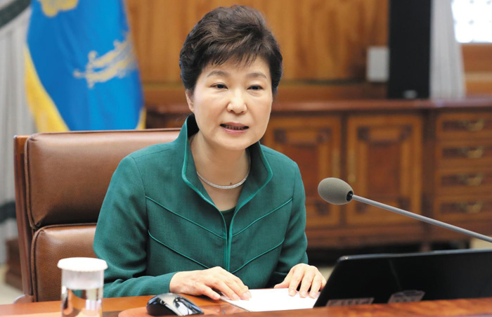 박근혜 대통령이 22일 청와대에서 열린 수석비서관회의에서 발언하고 있다. /연합뉴스[출처] 본 기사는 조선닷컴에서 작성된 기사 입니다