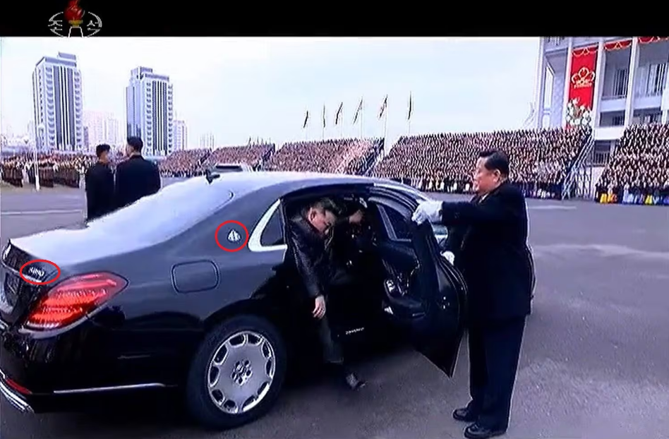 김정은 위원장이 지난달 8일 제5차 전국어머니대회 참가자들과 기념사진 촬영을 위해 전용차를 타고 현장에 도착했다. 신형 벤츠 마이바흐 차량으로 보이는 김정은의 전용차. /뉴스1