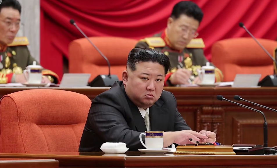 김정은 북한 국무위원장이 지난 12월 28일 평양에서 열린 노동당 중앙위원회 전원회의 3일 차 회의에 참석해 앉아 있다./조선중앙TV 뉴시스