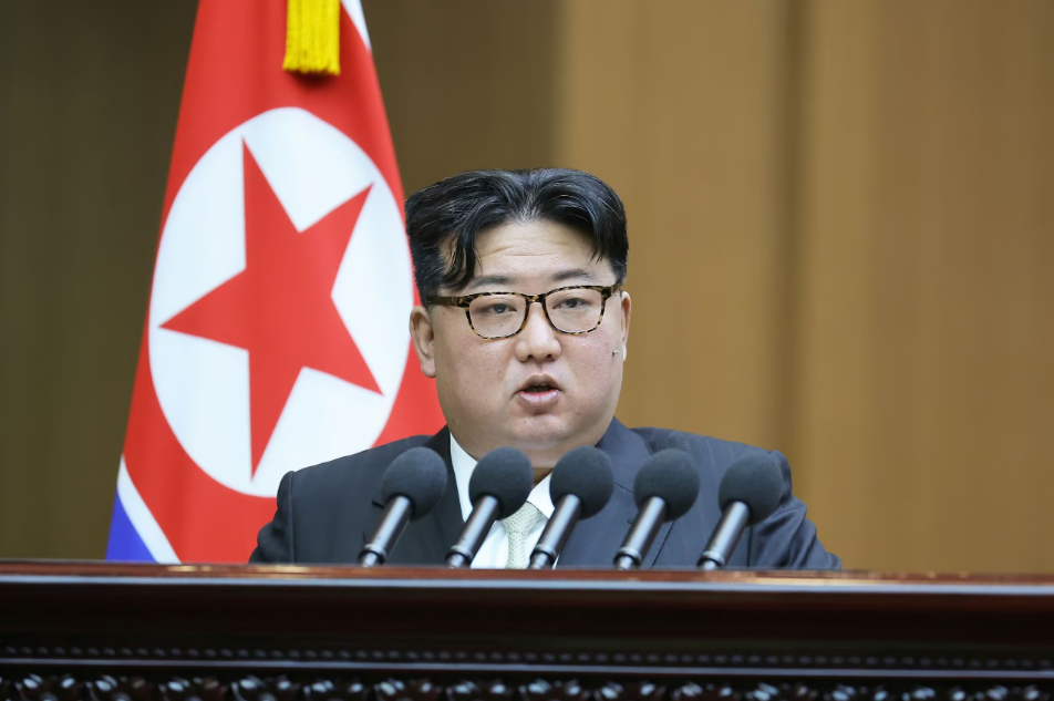 북한 김정은은 지난 15일 시정연설에서 헌법에 
