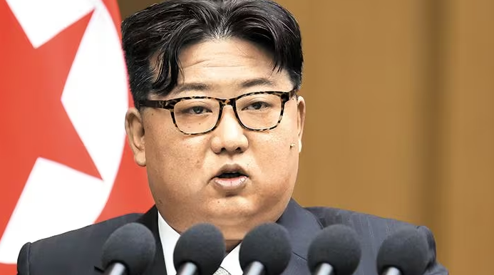 북한 김정은이 지난 15일 평양 만수대의사당에서 열린 최고인민회의에서 연설하는 모습. 김정은은 