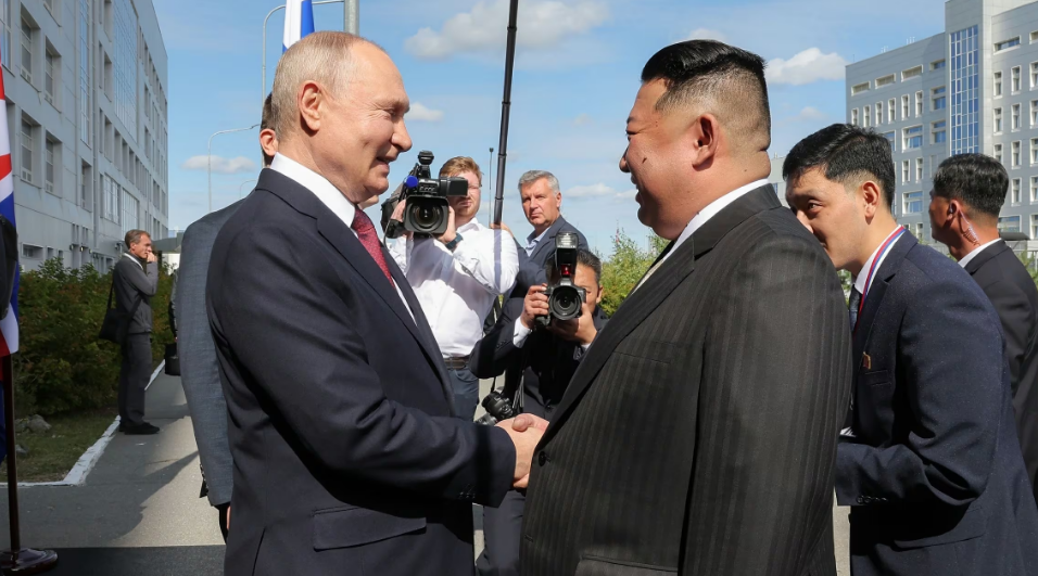 김정은 북한 노동당 총비서(오른쪽)과 블라디미르 푸틴 러시아 대통령./뉴스1